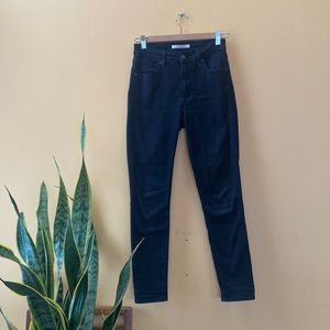 Size 26 (2) Levi’s black high-rise skinny pants